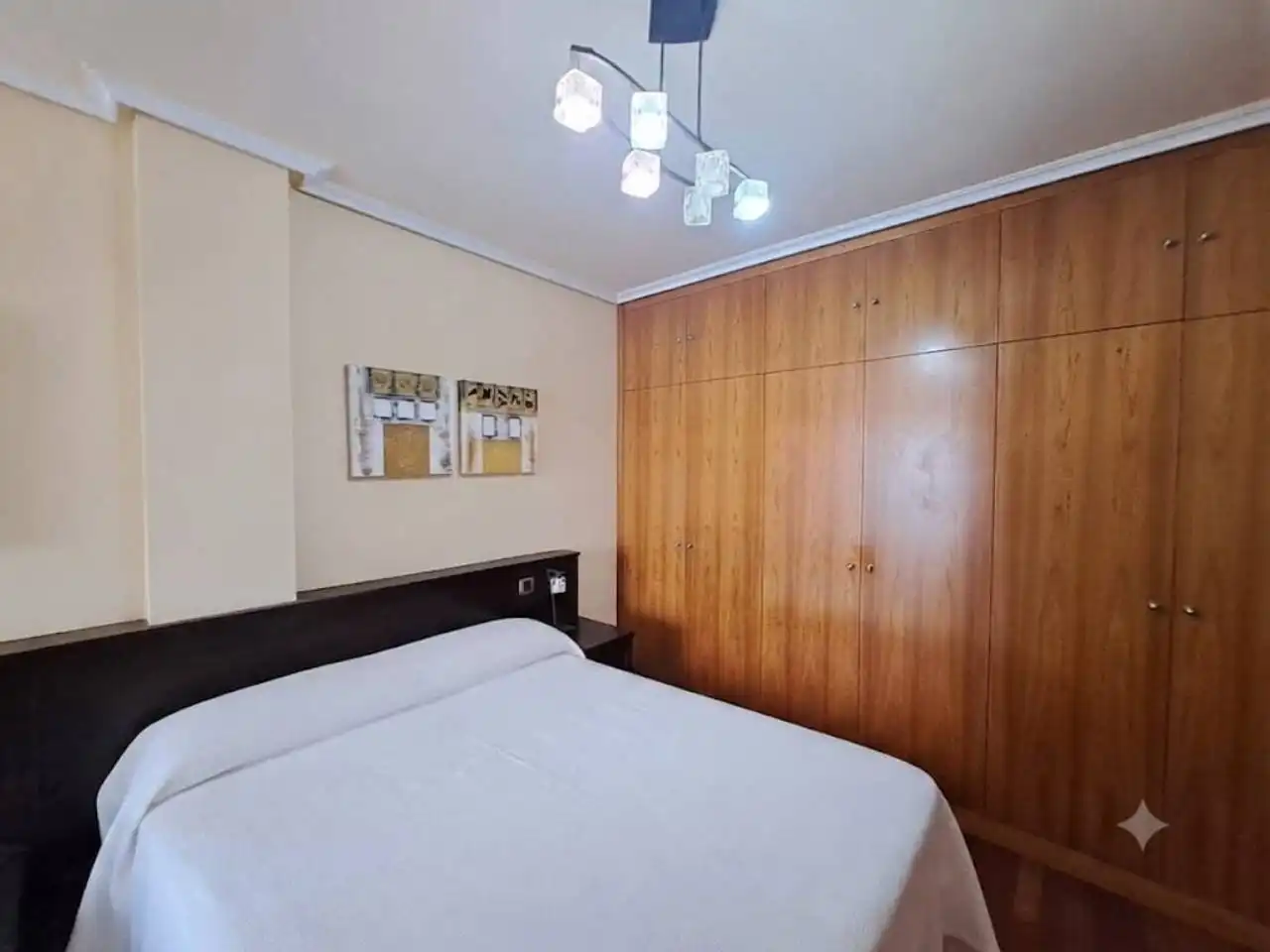 Flat for sale in Calle Sahagún, Universidad - Las Huelgas