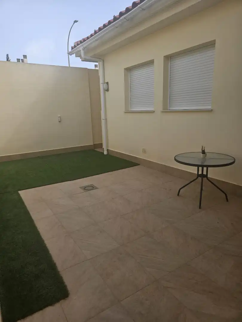 Wohnung zum Verkauf in Fuente Álamo de Murcia mit Klimaanlage, Heizung und Privatgarten