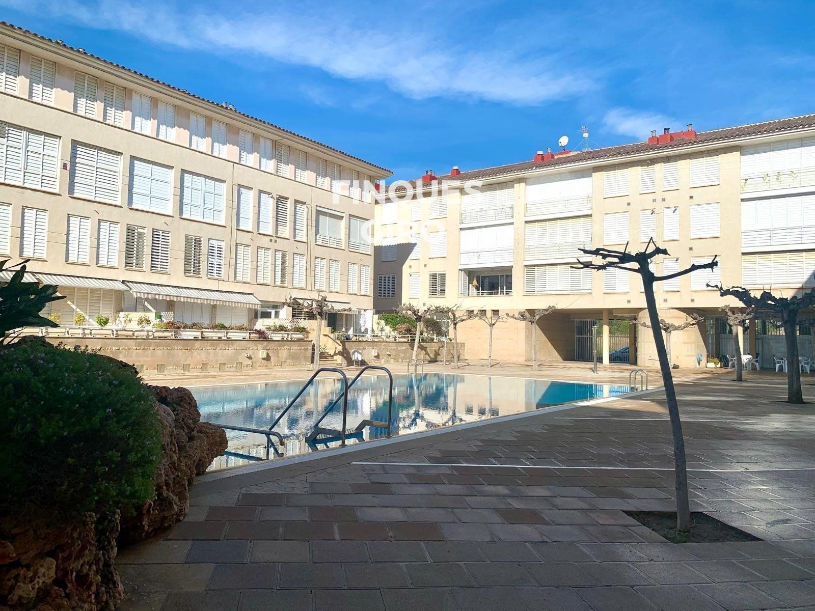 Piscina de Pis en venda en El Vendrell amb Calefacció, Terrassa i Traster