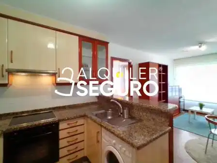 Cocina de Piso de alquiler en Oleiros con Calefacción, Trastero y Amueblado