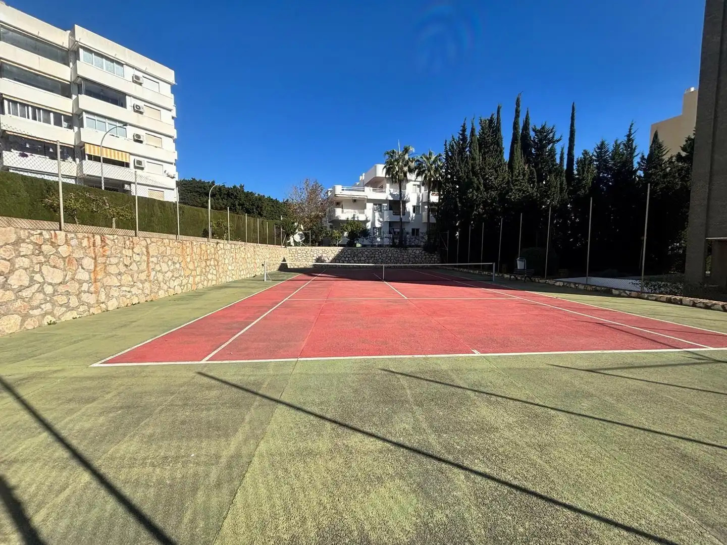 Aparcament de Pis en venda en Benalmádena amb Jardí privat, Terrassa i Balcó
