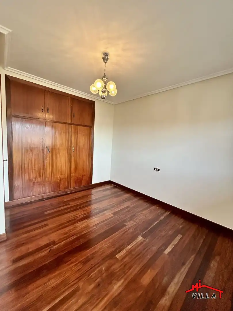 Bedroom of Flat for sale in Laredo  with Terrace