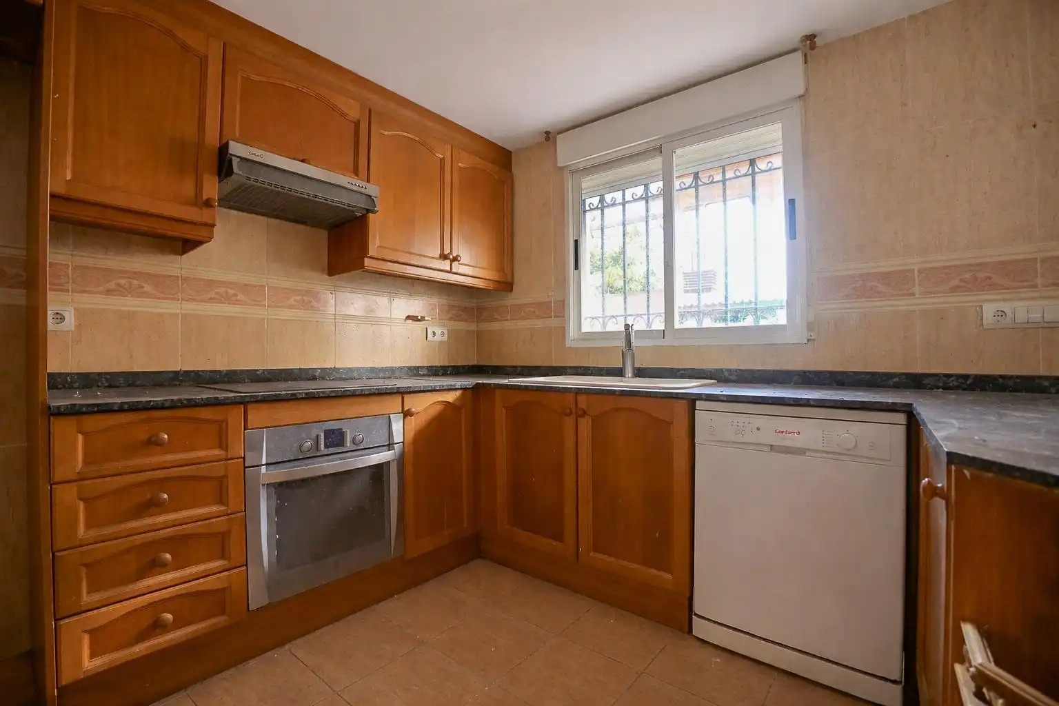 Cuina de Casa o xalet en venda en Salou amb Aire condicionat, Calefacció i Jardí privat