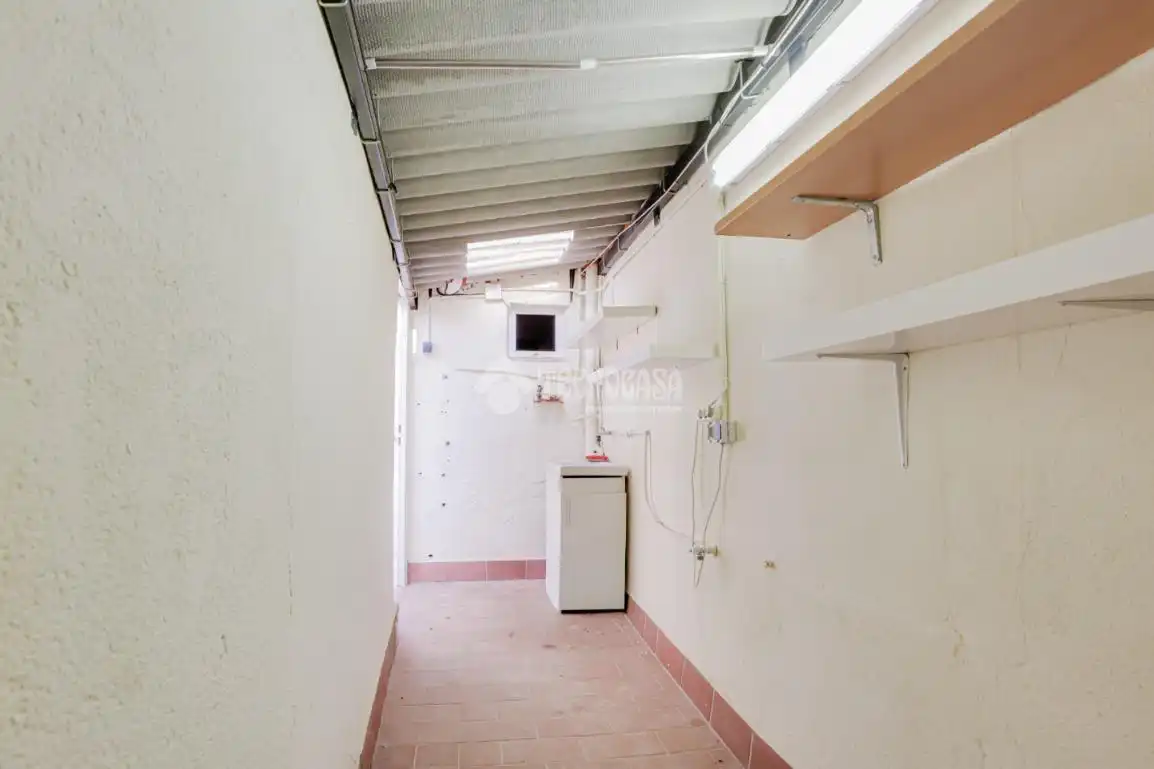 Einfamilien-Reihenhaus zum Verkauf in Terrassa mit Terrasse