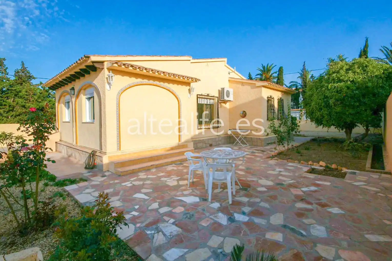 Außenansicht von Haus oder Chalet zum Verkauf in Altea mit Klimaanlage, Privatgarten und Terrasse