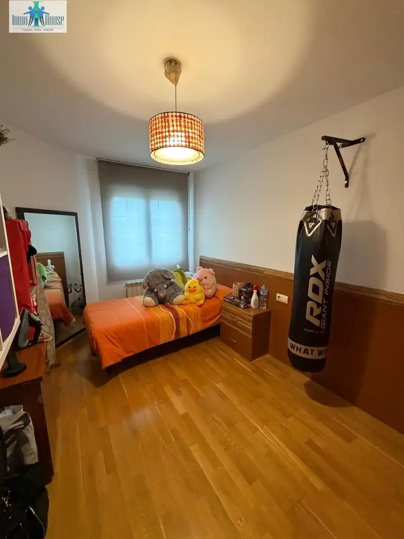 Habitación de Casa adosada en venta en Albacete con Aire acondicionado, Calefacción y Trastero