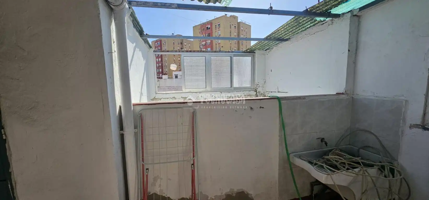 Terrasse von Einfamilien-Reihenhaus zum Verkauf in Sevilla mit Terrasse und Balkon