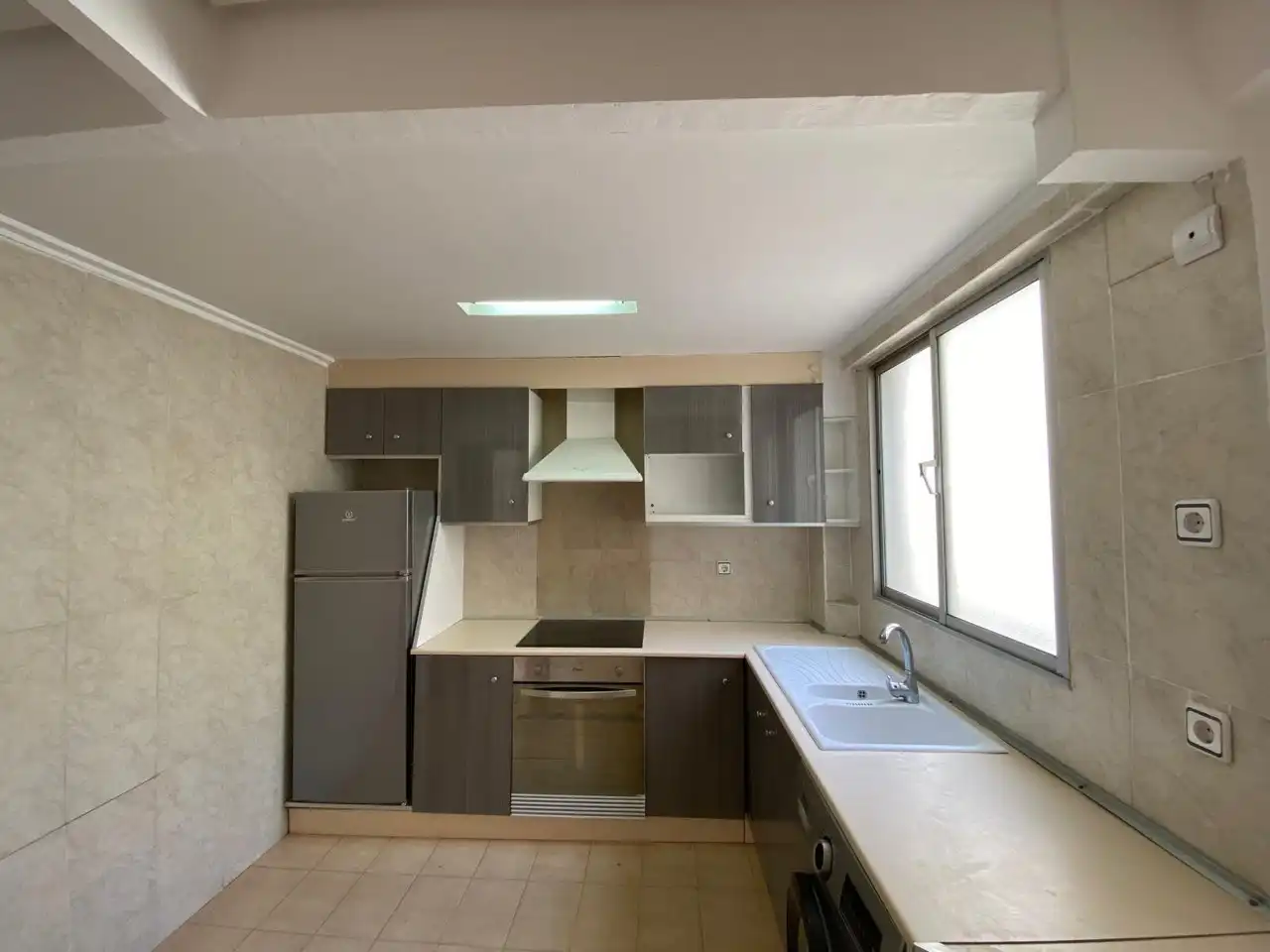 Cuina de Pis de lloguer en Valencia amb Aire condicionat, Moblat i Forn