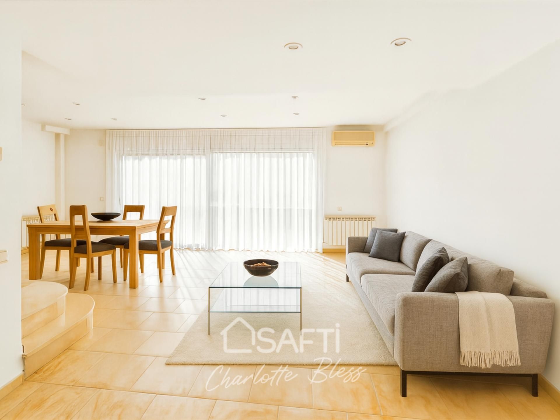 Living room of Flat for sale in Cubelles  with Air Conditioner, Heating and Terrace