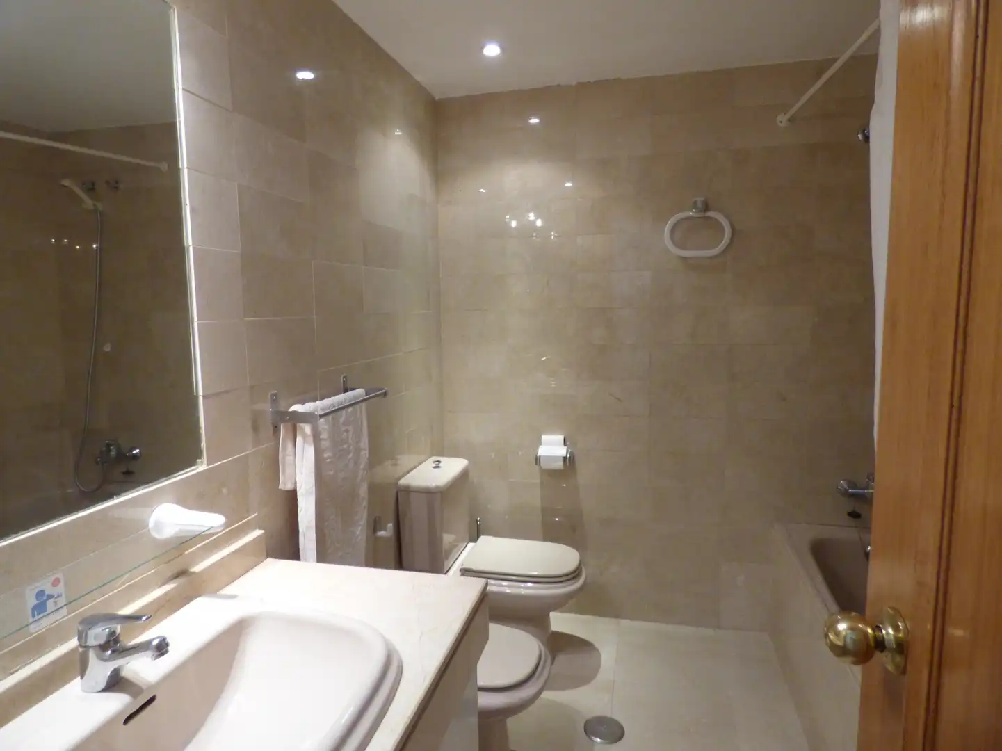 Bathroom of Flat for rent in Madrid  with Air Conditioner, Heating and Furnished