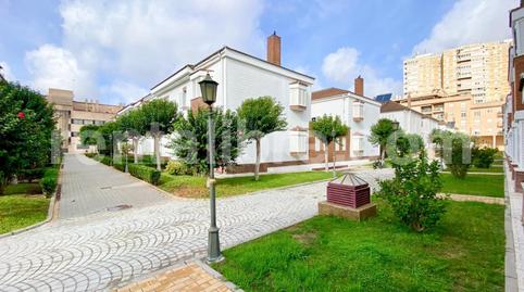 Foto 4 de Casa adosada en venda a Parque Avenida, Cádiz