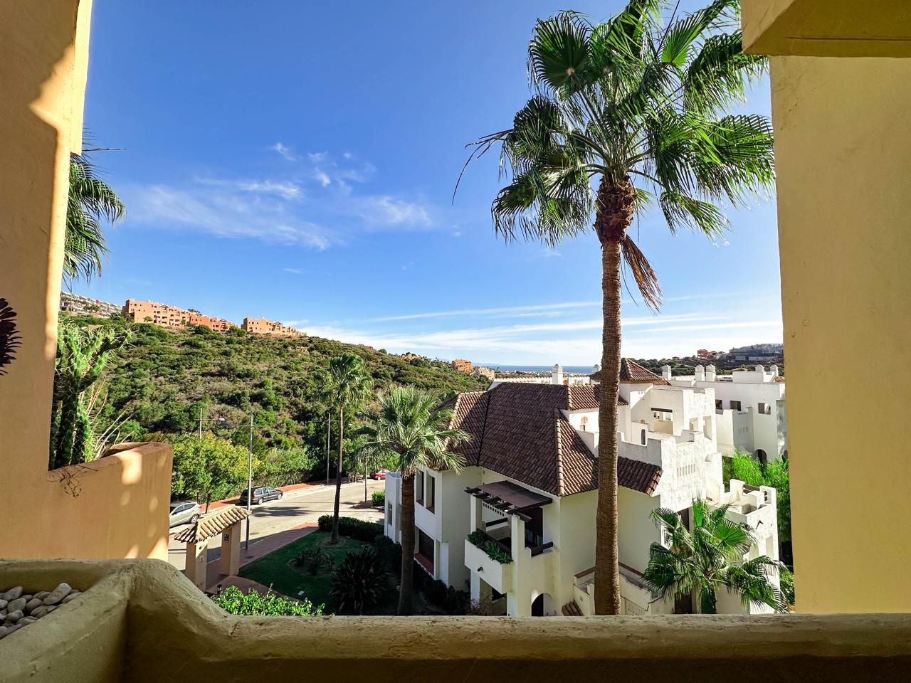 Vista exterior de Apartament en venda en Manilva amb Aire condicionat, Calefacció i Jardí privat