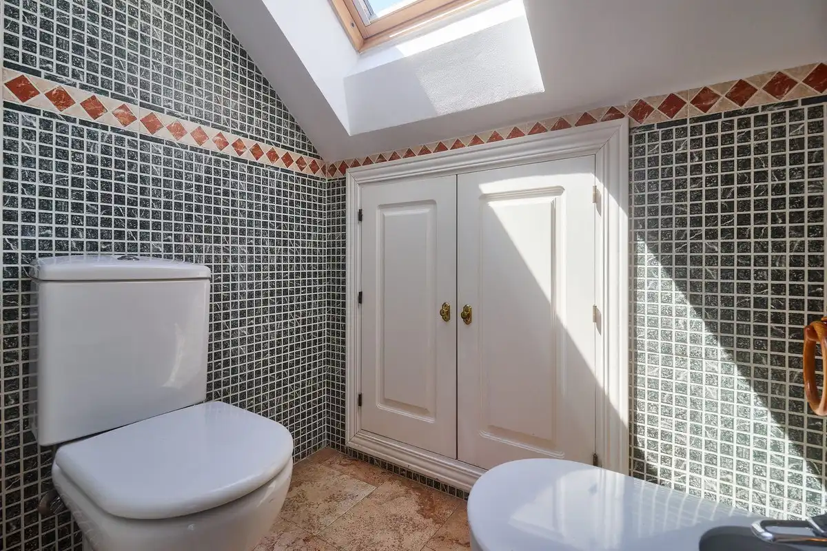 Baño de Casa adosada en venta en Marbella con Aire acondicionado, Jardín privado y Terraza