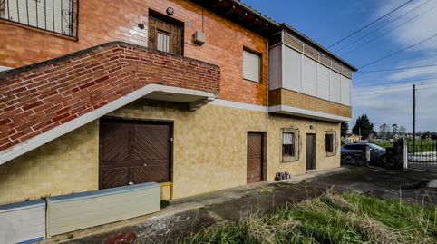Foto 4 de Casa o xalet en venda a Barrio la Robleda, Nueva Ciudad, Torrelavega