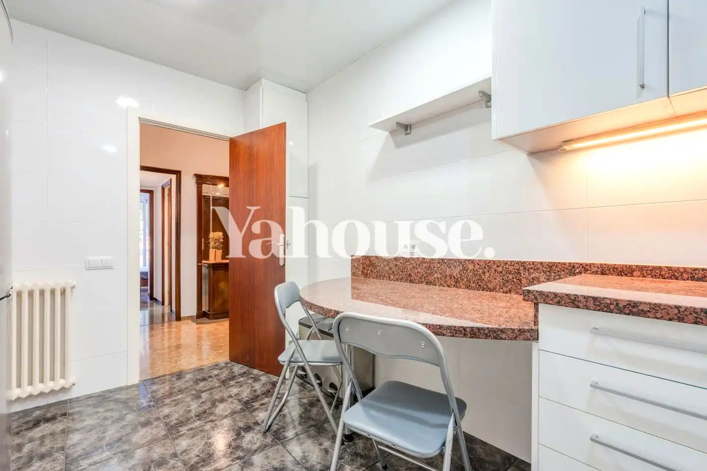 Küche von Wohnung zum Verkauf in Barcelona mit Klimaanlage, Heizung und Terrasse