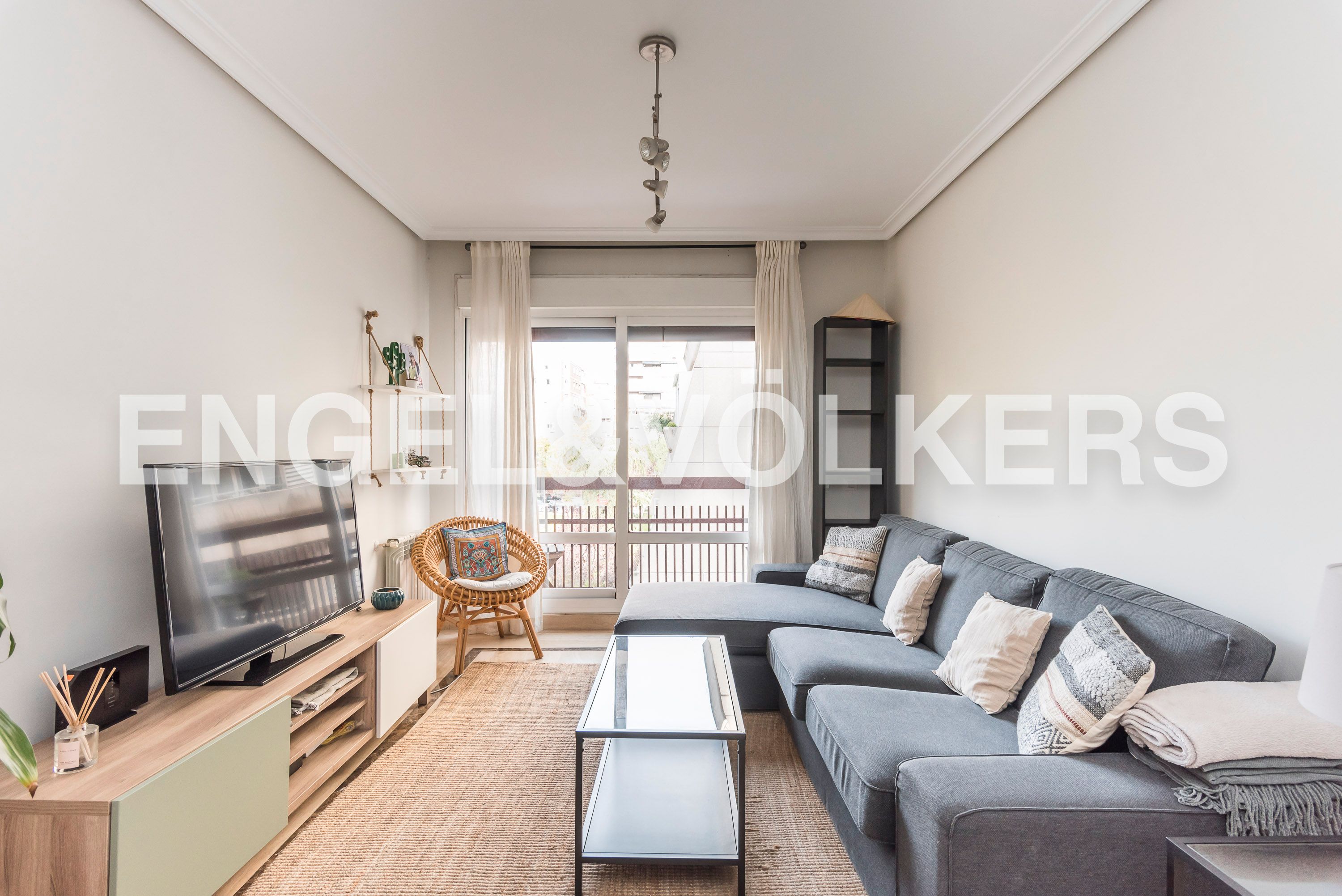 Sala d'estar de Apartament de lloguer en  Madrid Capital amb Aire condicionat, Calefacció i Parquet