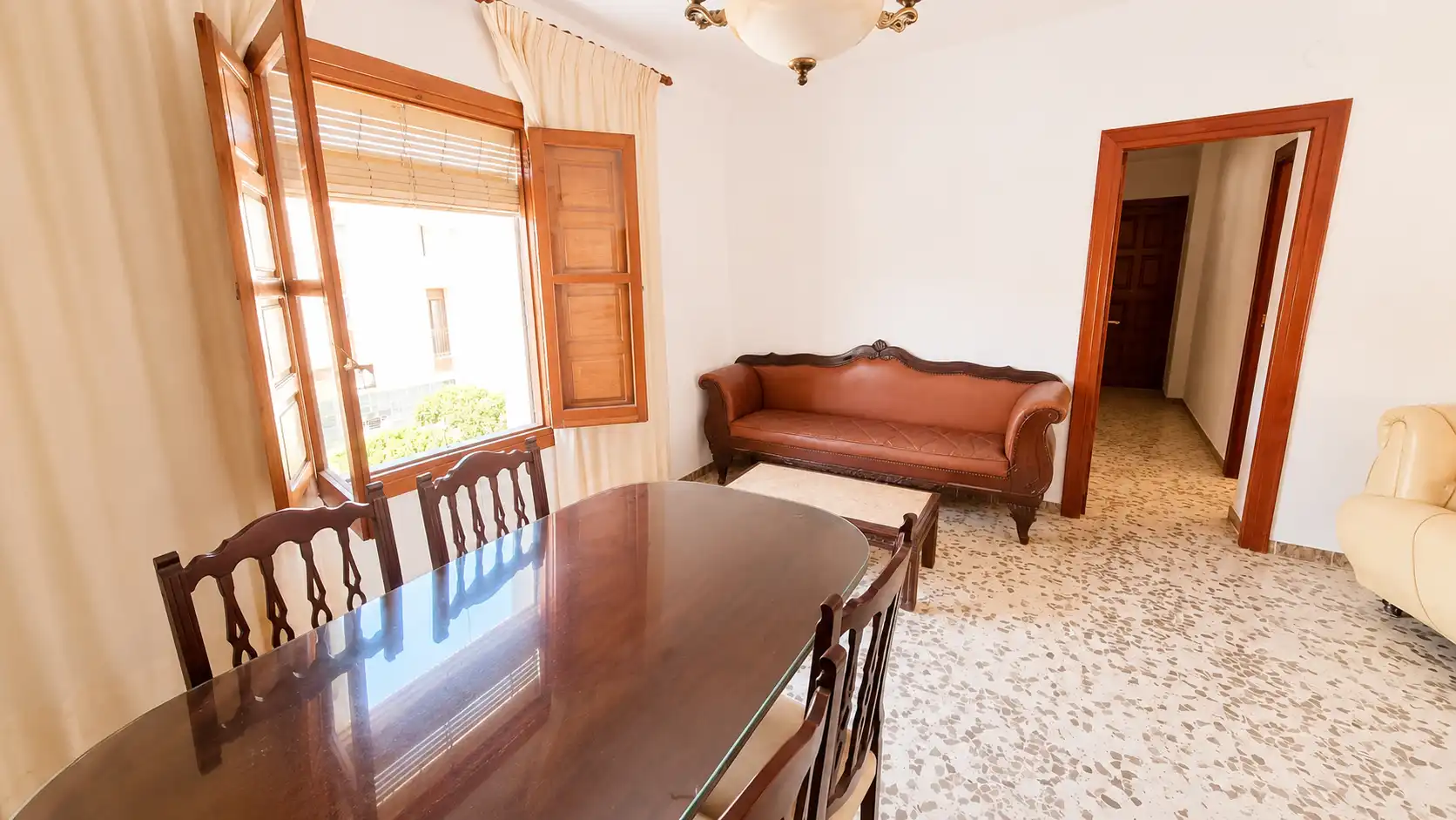Esszimmer von Einfamilien-Reihenhaus zum Verkauf in Vélez de Benaudalla mit Privatgarten, Terrasse und Möbliert