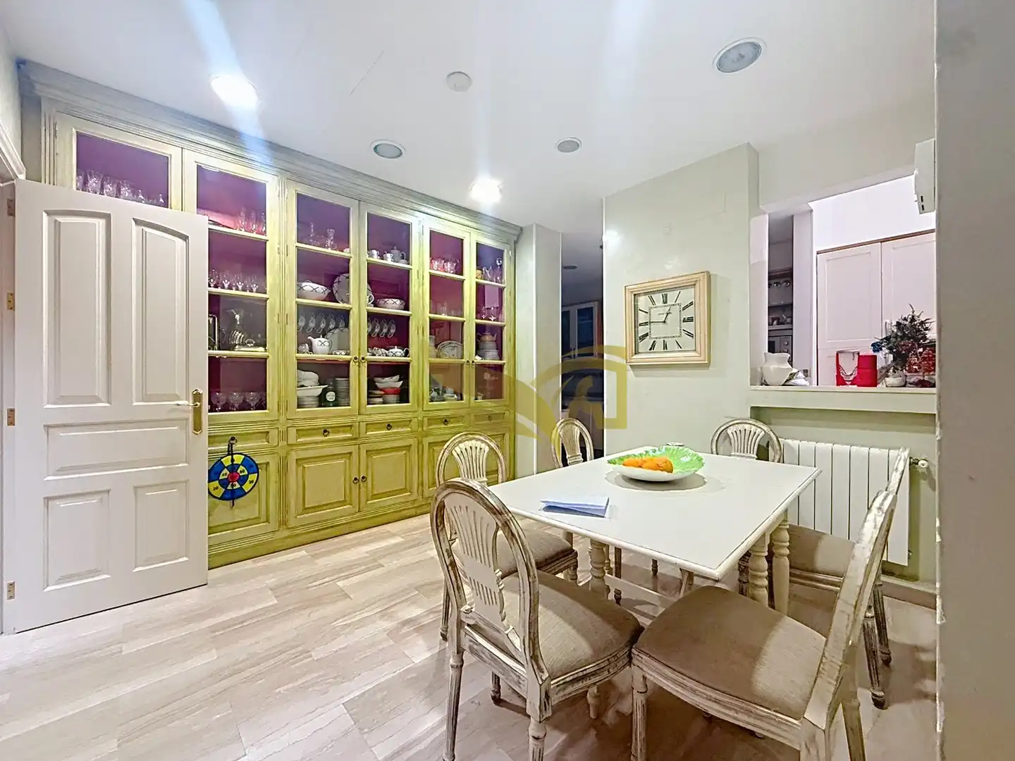 Esszimmer von Einfamilien-Reihenhaus zum Verkauf in Sevilla mit Klimaanlage, Heizung und Privatgarten