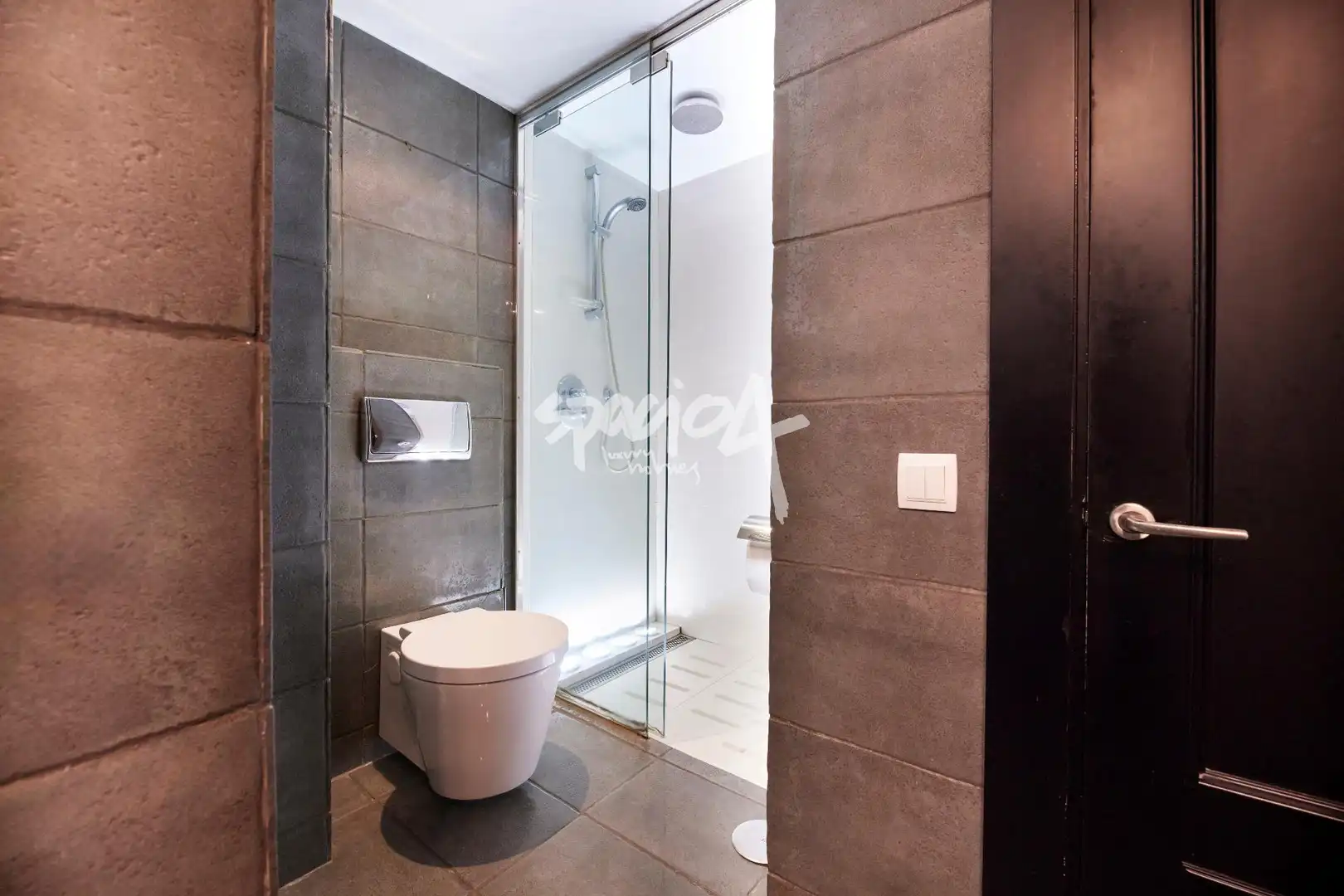 Badezimmer von Wohnung zum Verkauf in Madrid mit Klimaanlage und Heizung
