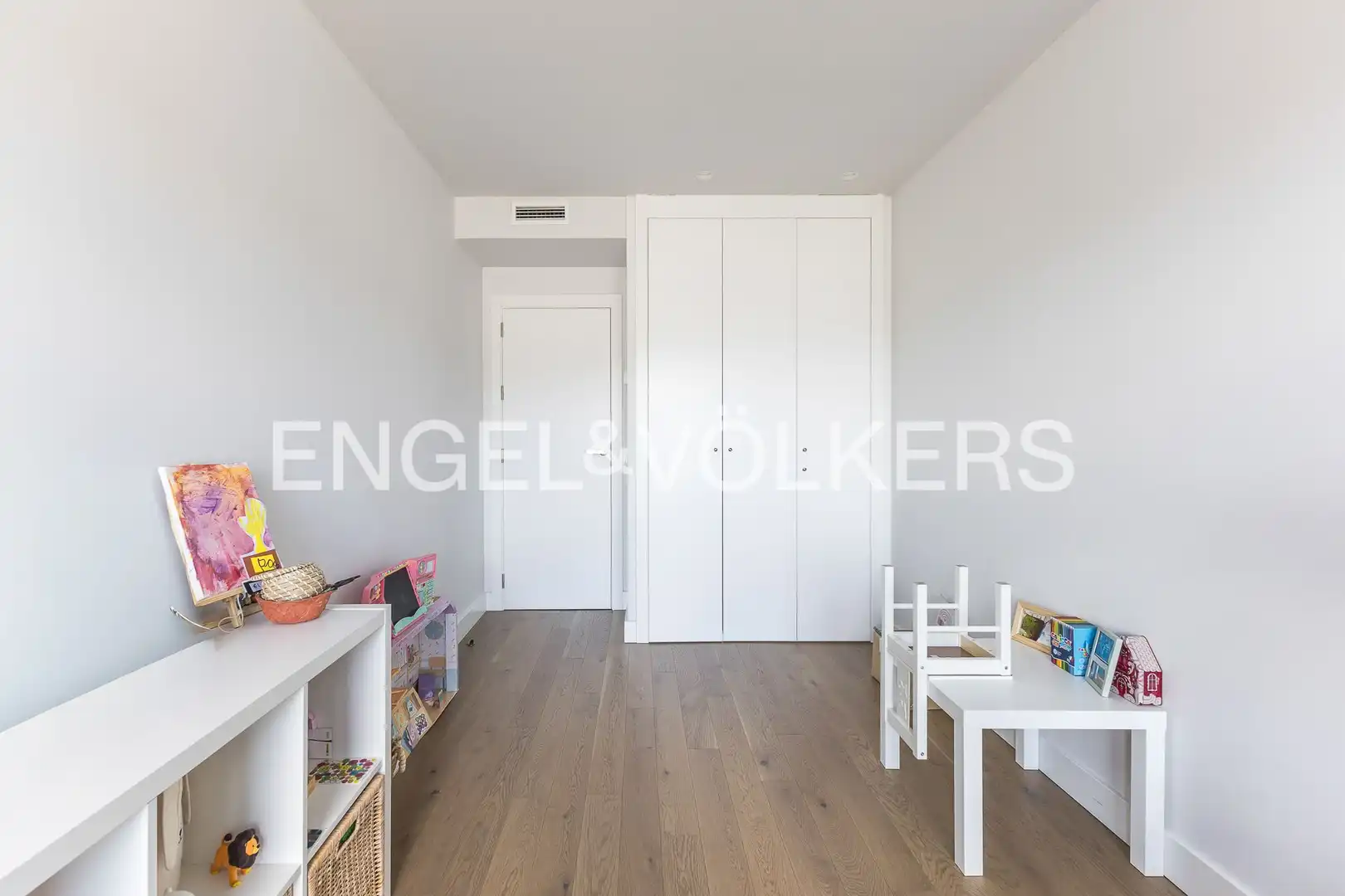 Habitación de Dúplex en venta en Madrid con Calefacción, Jardín privado y Terraza