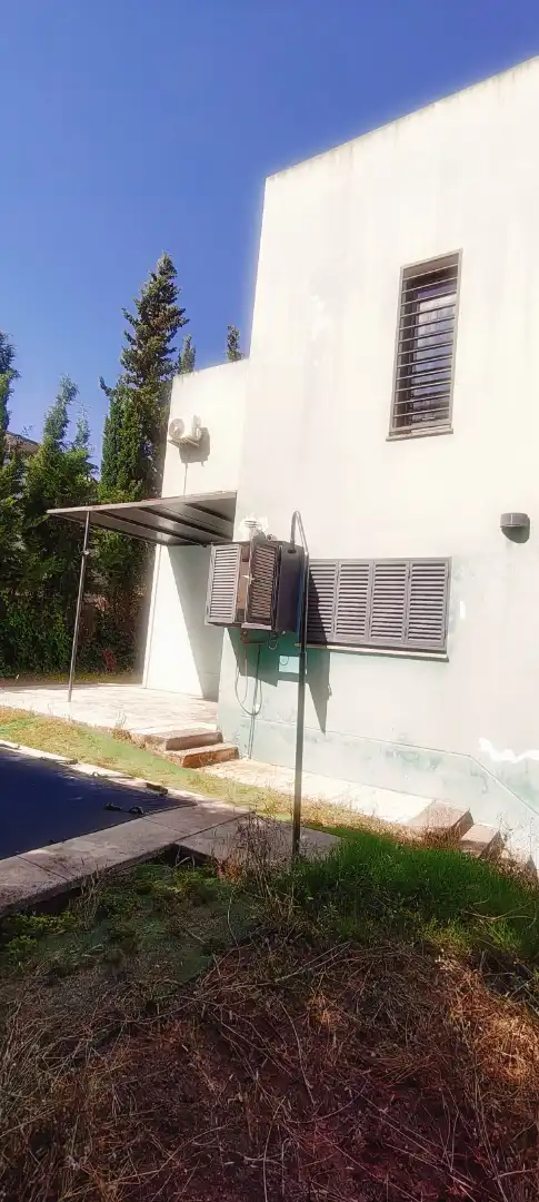 Vista exterior de Casa o xalet en venda en Espartinas amb Aire condicionat, Jardí privat i Terrassa