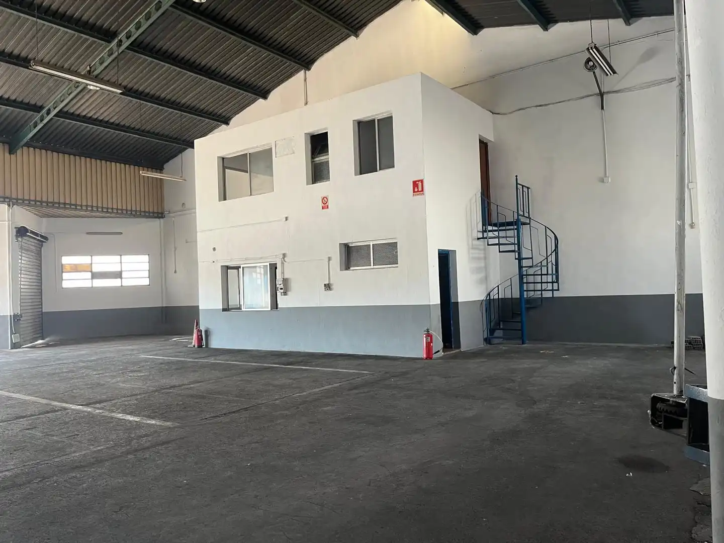 Exterior view of Industrial buildings for rent in Xirivella
