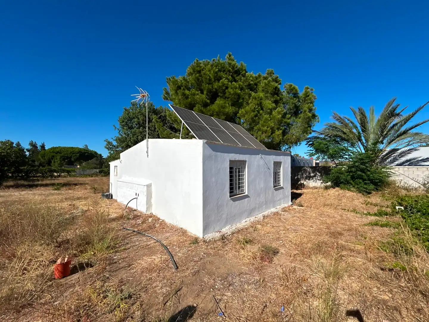 Vista exterior de Finca rústica en venda en Chiclana de la Frontera amb Piscina