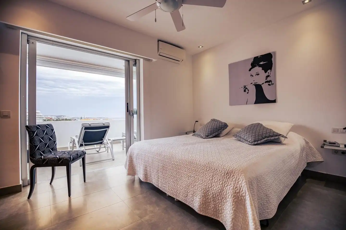 Schlafzimmer von Dachboden zum Verkauf in Adeje mit Klimaanlage, Abstellraum und Möbliert