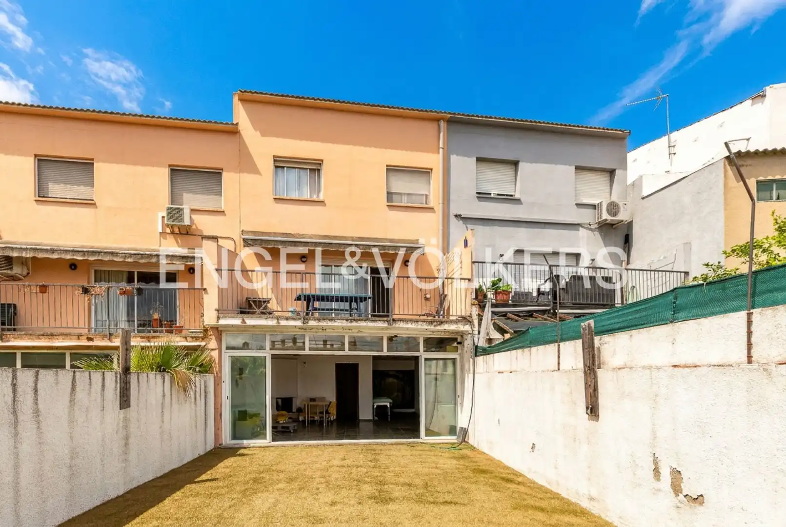 Vista exterior de Casa o xalet en venda en Polinyà amb Calefacció, Jardí privat i Terrassa