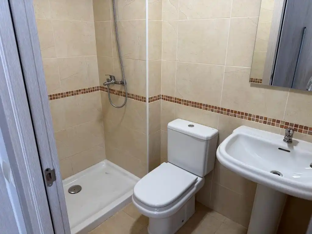 Baño de Piso en venta en Deltebre con Aire acondicionado, Terraza y Trastero