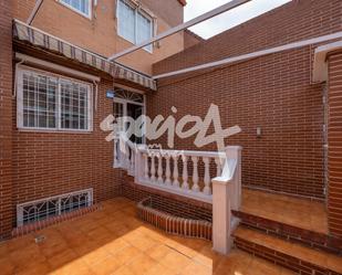 Exterior view of Single-family semi-detached for sale in Alcalá de Henares  with Air Conditioner, Heating and Private garden