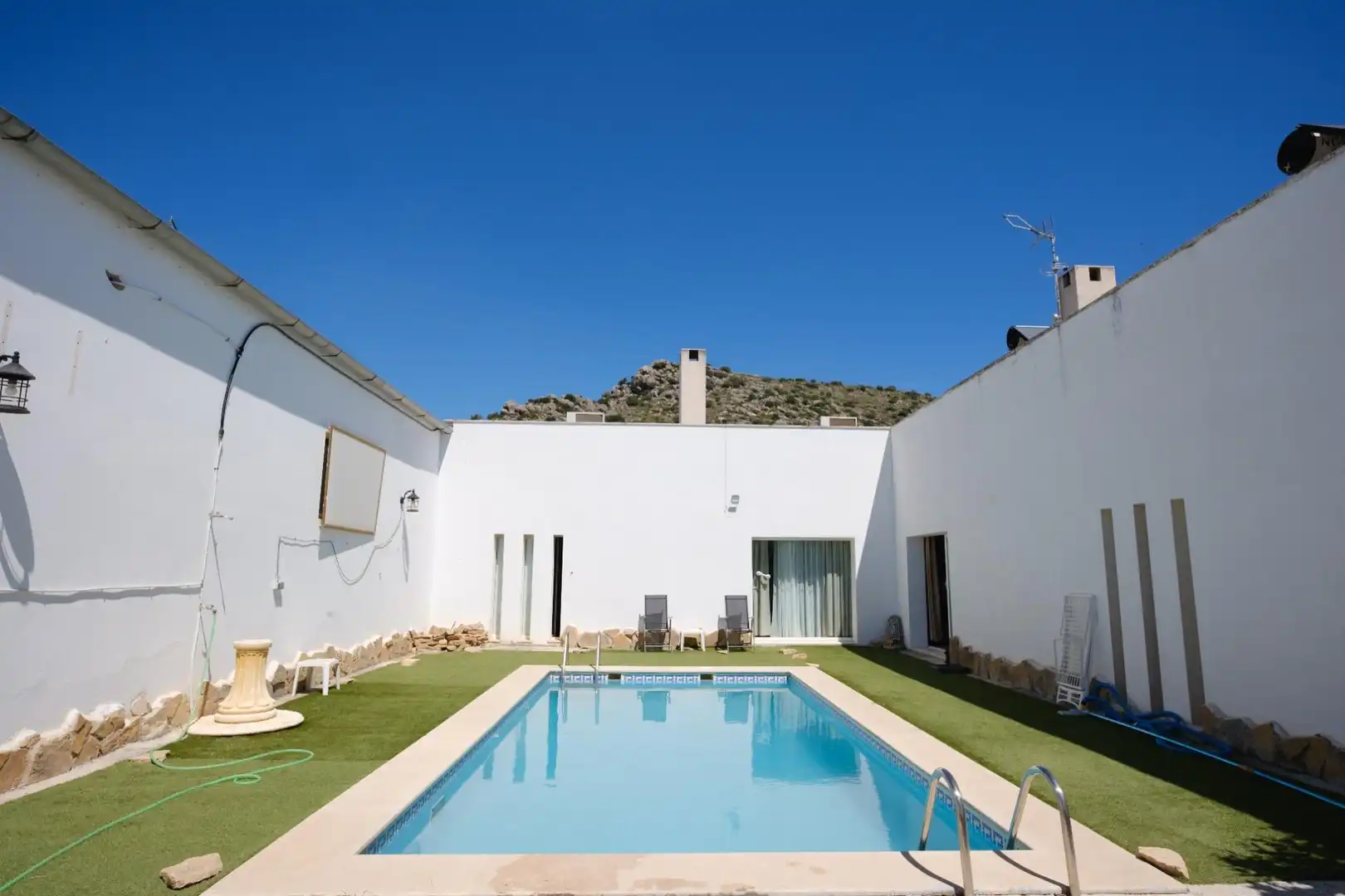 Piscina de Casa adosada en venda en Teba amb Aire condicionat, Jardí privat i Piscina