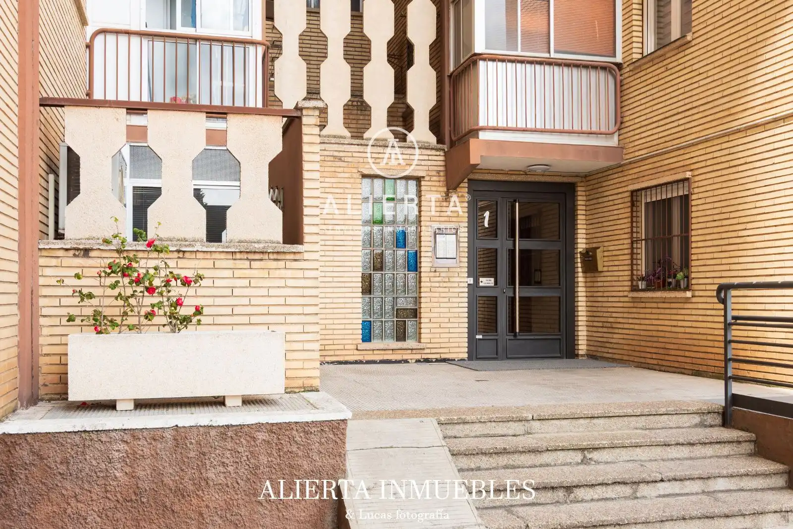 Exterior view of Flat for sale in Zaragoza  with Heating, Terrace and Swimming Pool