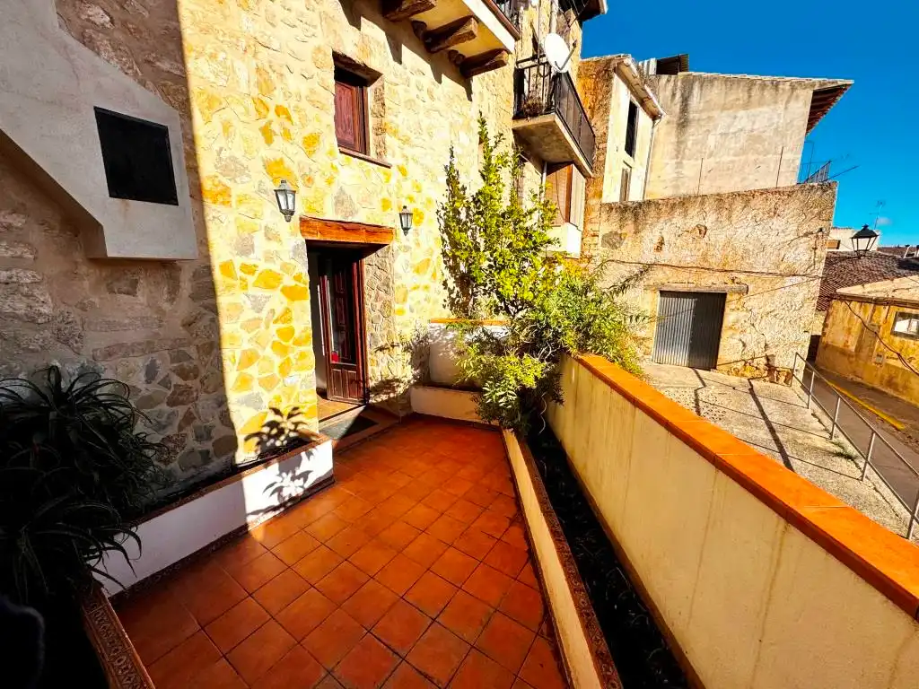Casa adosada en venta en Calle de los Serranos de Aparicio, 11, Cretas
