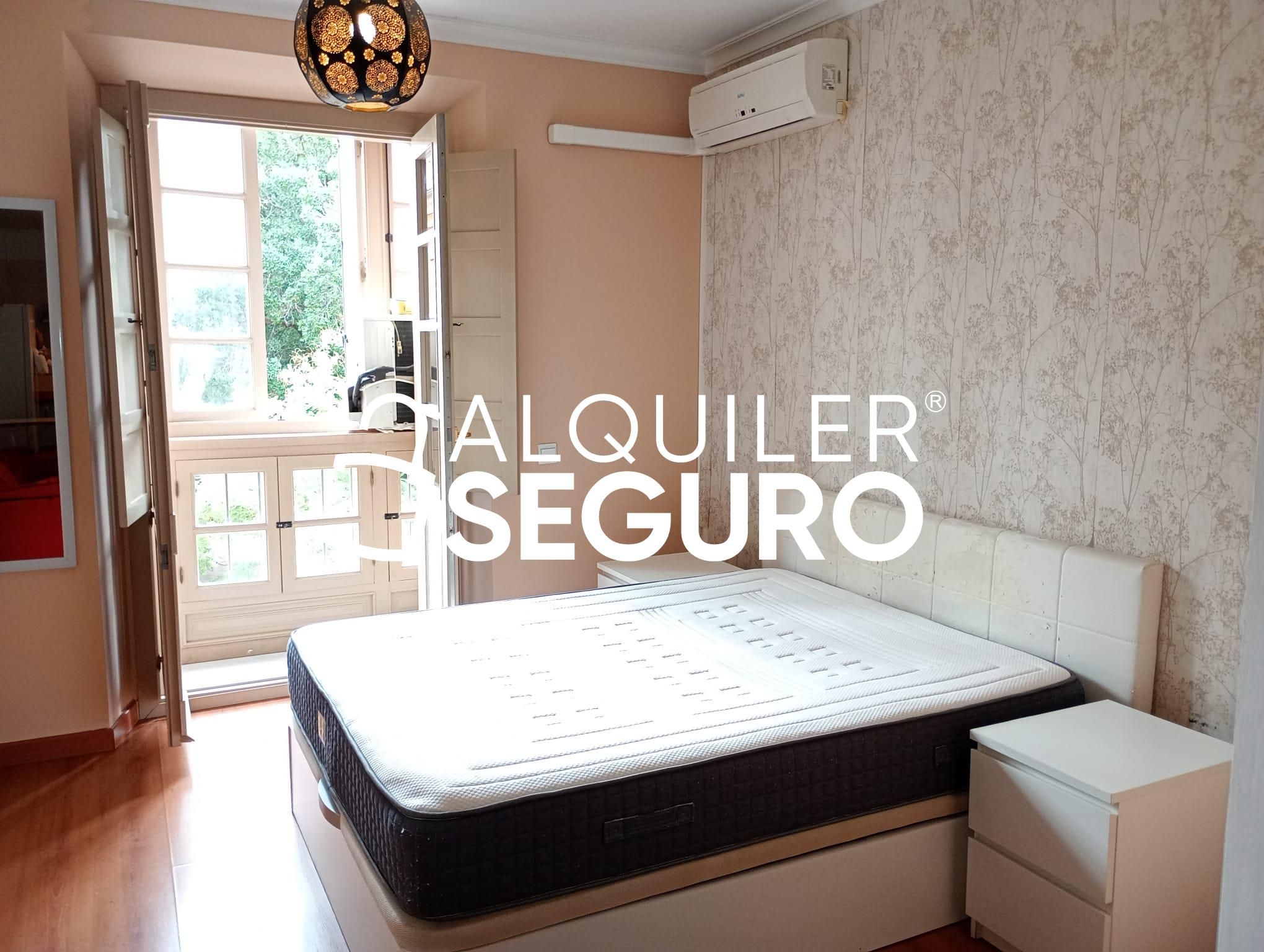 Dormitori de Estudi de lloguer en Málaga Capital amb Aire condicionat, Terrassa i Moblat