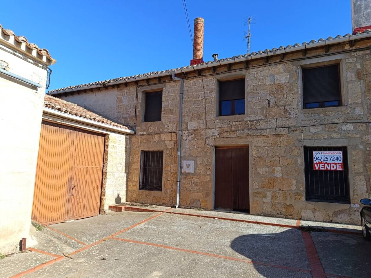 Vista exterior de Casa o xalet en venda en Pedrosa del Príncipe amb Calefacció, Jardí privat i Moblat