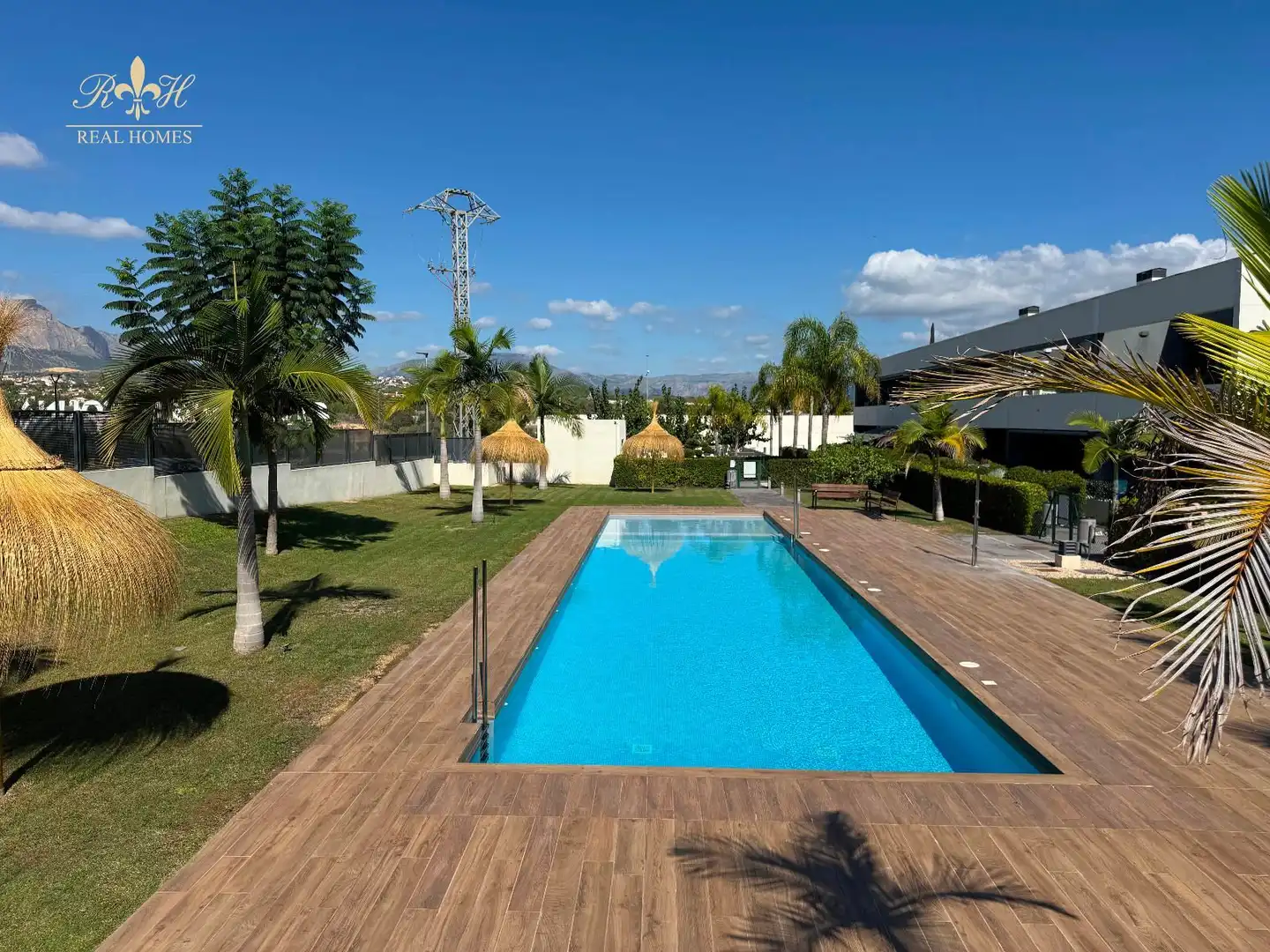 Swimming pool of Detached homes for sale in L'Alfàs del Pi  with Air Conditioner, Heating and Private garden