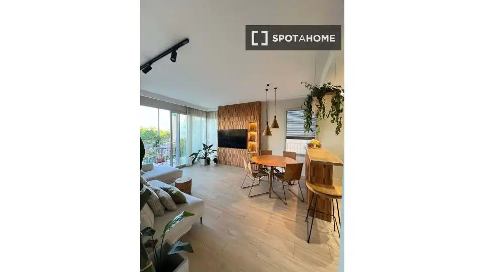 Flat with terrace to rent in Sant Martí