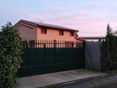 Vista exterior de Casa o xalet en venda en Bardallur amb Calefacció, Jardí privat i Terrassa