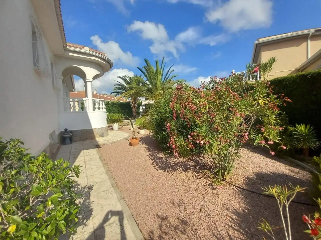 Vista exterior de Casa o xalet en venda en Rojales amb Aire condicionat, Calefacció i Jardí privat