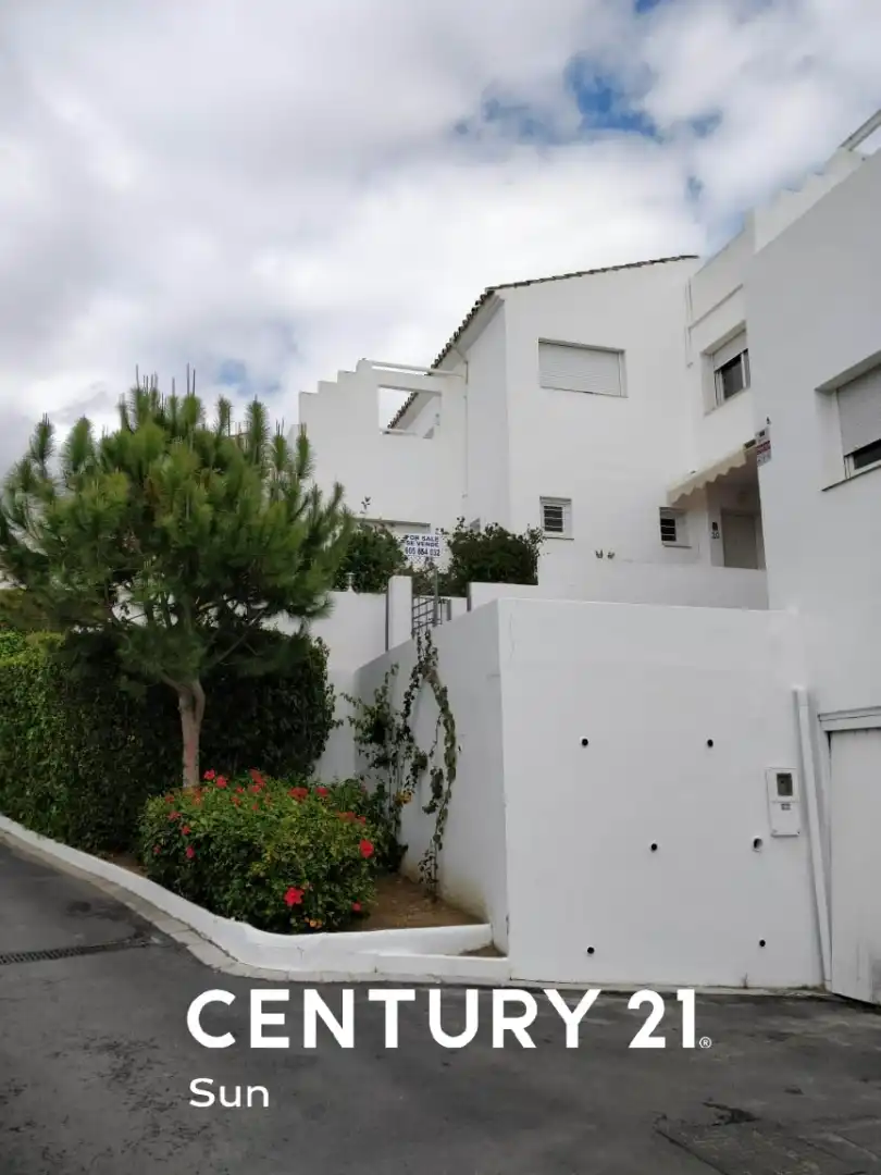 Vista exterior de Casa o chalet de alquiler en Estepona con Aire acondicionado, Jardín privado y Terraza