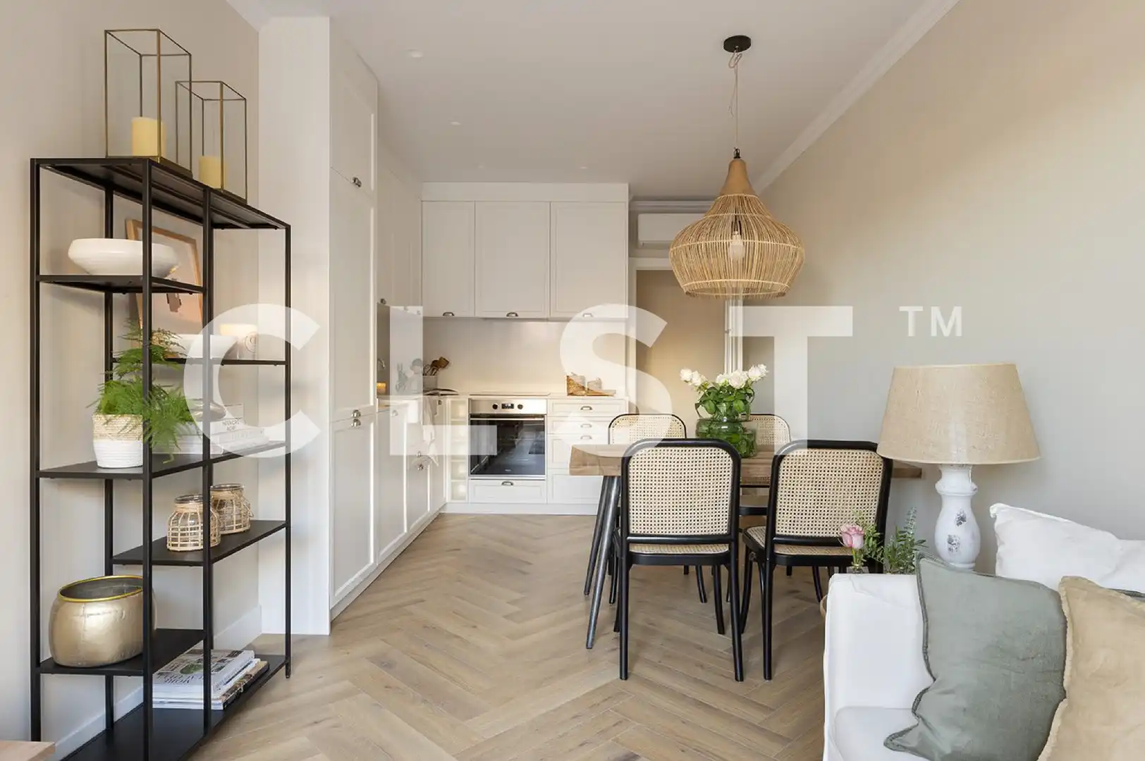 Esszimmer von Dachboden zur Miete in Barcelona mit Klimaanlage, Heizung und Terrasse
