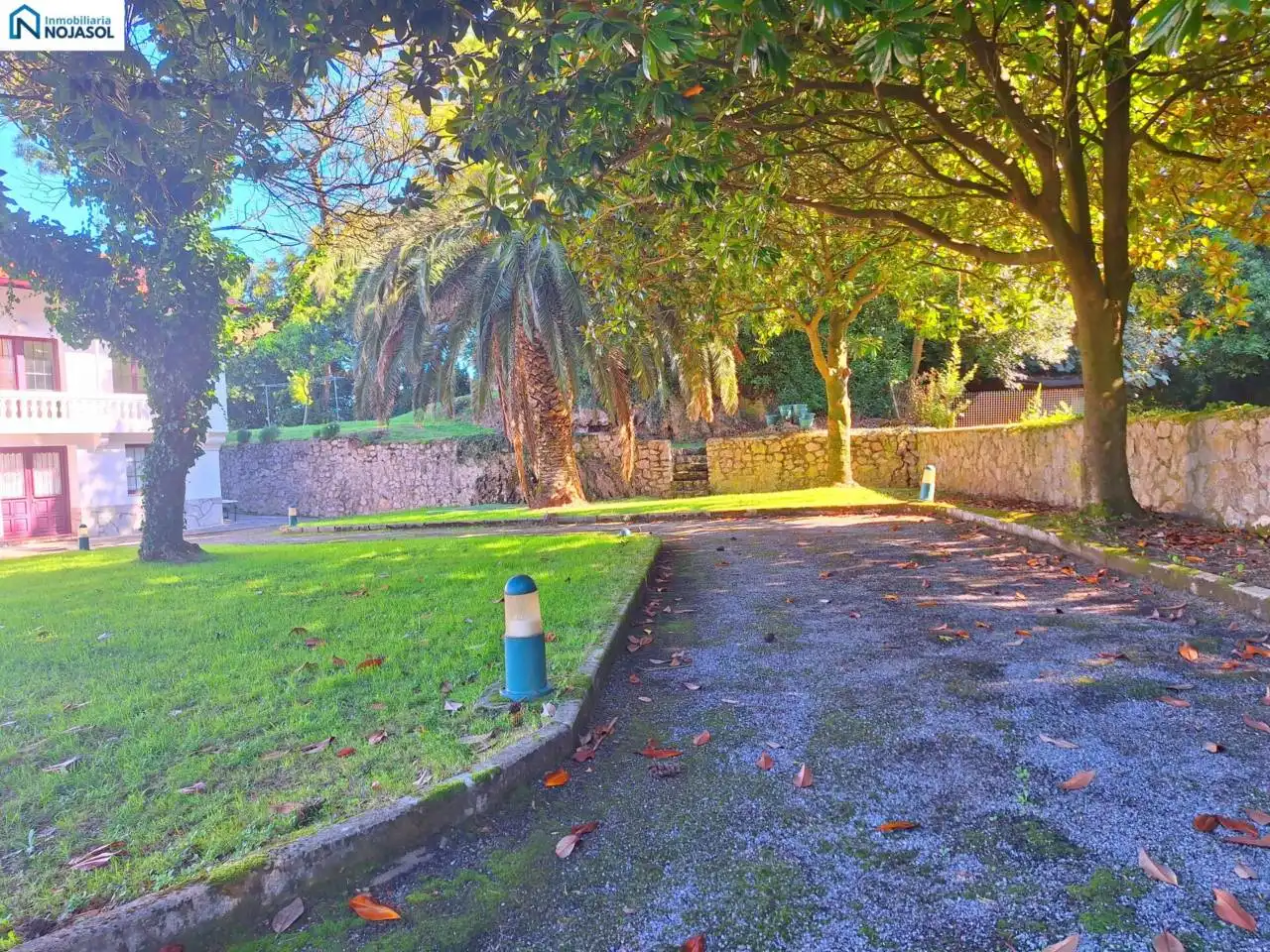 Vista exterior de Casa o chalet en venta en Arnuero con Calefacción y Jardín privado