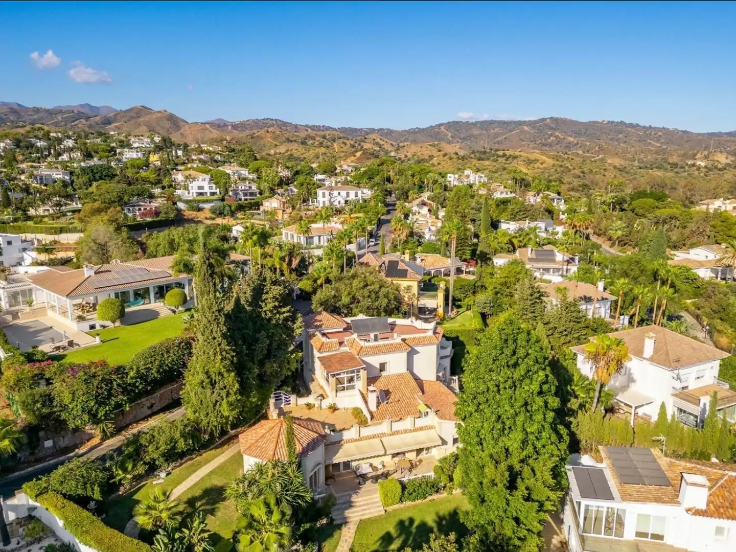 Vista exterior de Casa o chalet en venta en Marbella con Aire acondicionado, Calefacción y Jardín privado