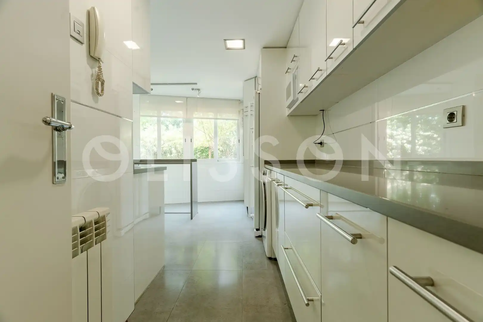 Cocina de Dúplex en venta en La Moraleja con Aire acondicionado, Calefacción y Jardín privado