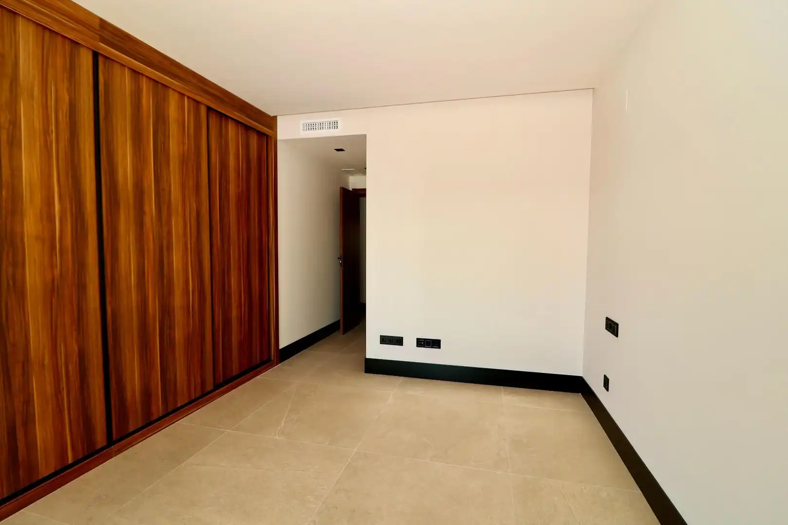 Flat for sale in Marbella  with Air Conditioner, Private garden and Terrace