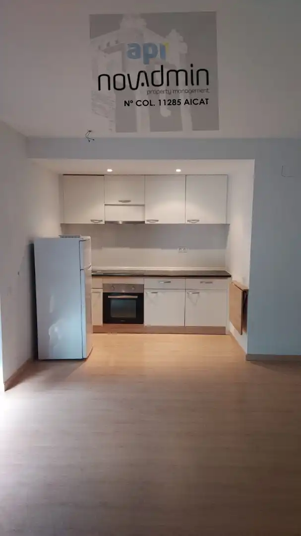Cocina de Oficina en venta en Lleida con Calefacción, Balcón y Internet