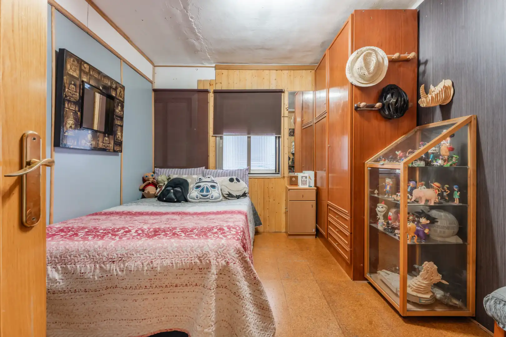 Habitación de Piso en venta en Badalona con Parquet y Balcón