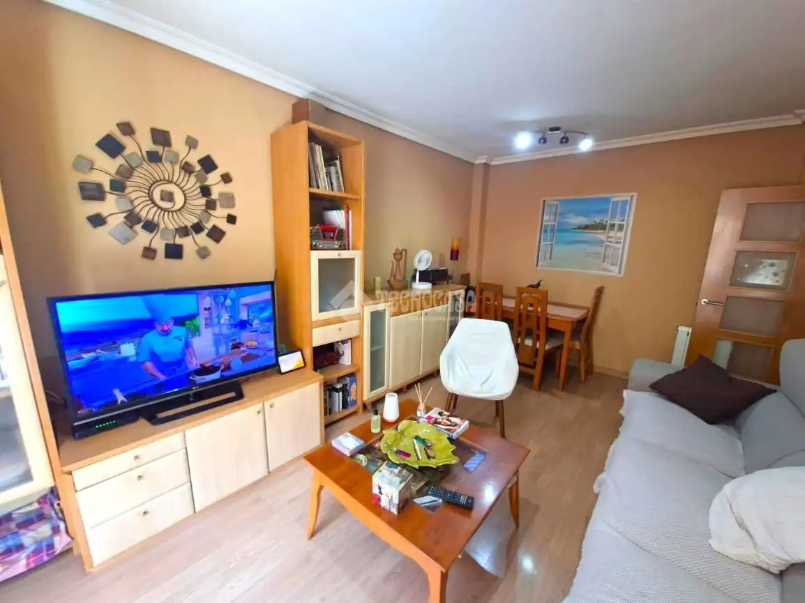 Living room of Flat for sale in Parla  with Air Conditioner, Heating and Parquet flooring