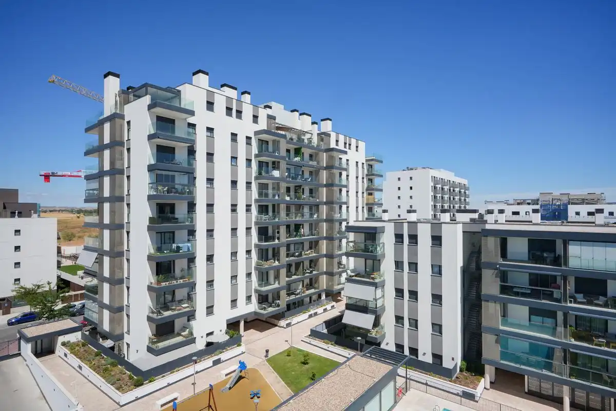 Vista exterior de Ático en venta en Alcalá de Henares con Aire acondicionado, Calefacción y Jardín privado